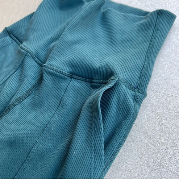 OFFLINE By Aerie Flared Leggings Women Size S/P - Picture 4 of 10